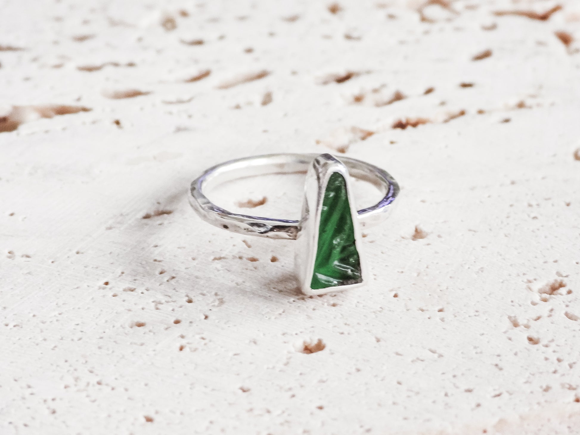 green pattered Cornish seaglass ring made with sterling silver