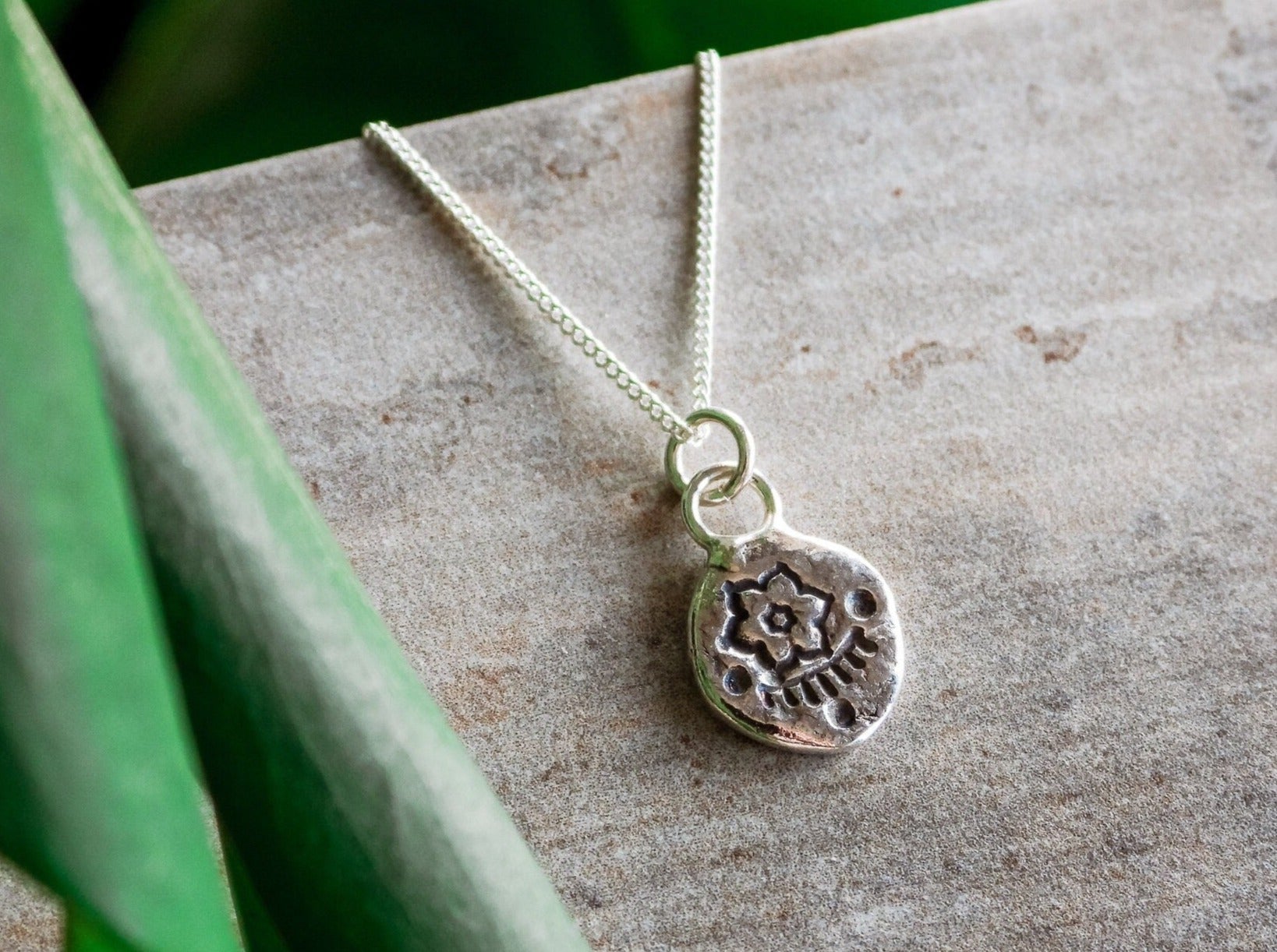 rustic and bohemian style floral mandala necklace 